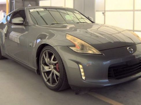Used 2016 Nissan 370Z Coupe RWD image 1