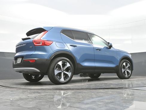 Used 2025 Volvo XC40 B5 Plus image 21
