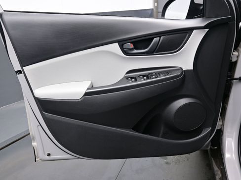 Certified 2023 Hyundai Kona SEL image 9