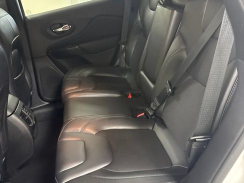 Used 2021 Jeep Cherokee Latitude Plus AWD/4WD image 21