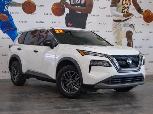 Used 2022 Nissan Rogue S image 2