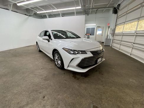 Used 2022 Toyota Avalon XLE image 8