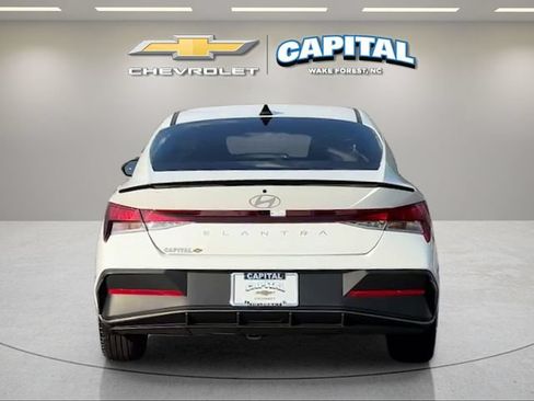 Used 2025 Hyundai Elantra Sport FWD image 4
