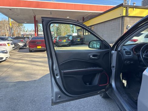 Used 2019 Jeep Compass Trailhawk image 12