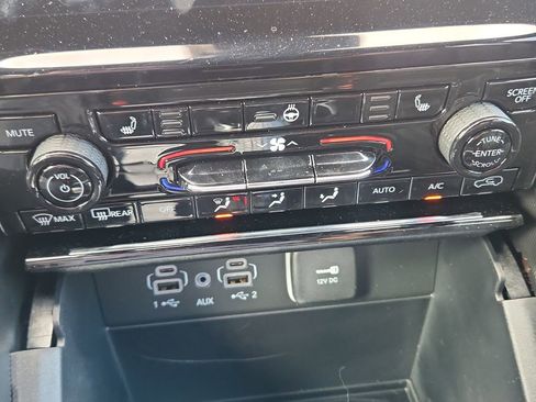 New 2025 Jeep Grand Cherokee L Limited w/ Black Appearance Package AWD/4WD image 18