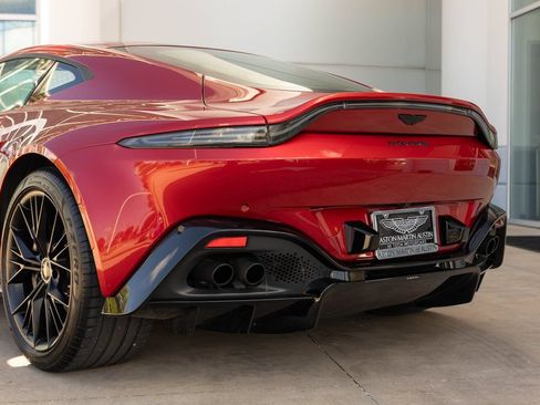 Used 2021 Aston Martin V8 Vantage Coupe RWD image 10