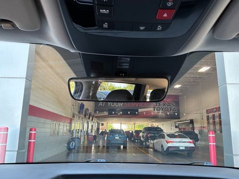 Used 2026 Kia Carnival FWD image 21
