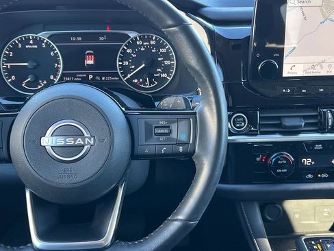 Used 2023 Nissan Pathfinder SL image 21