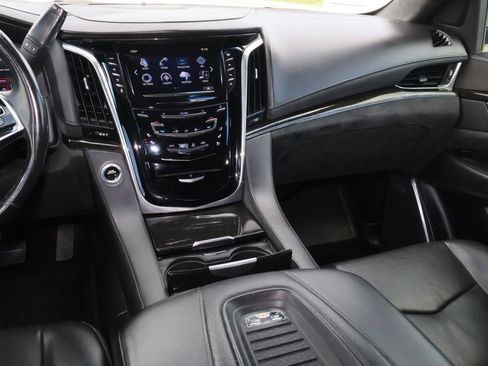 Used 2018 Cadillac Escalade Platinum AWD/4WD image 11