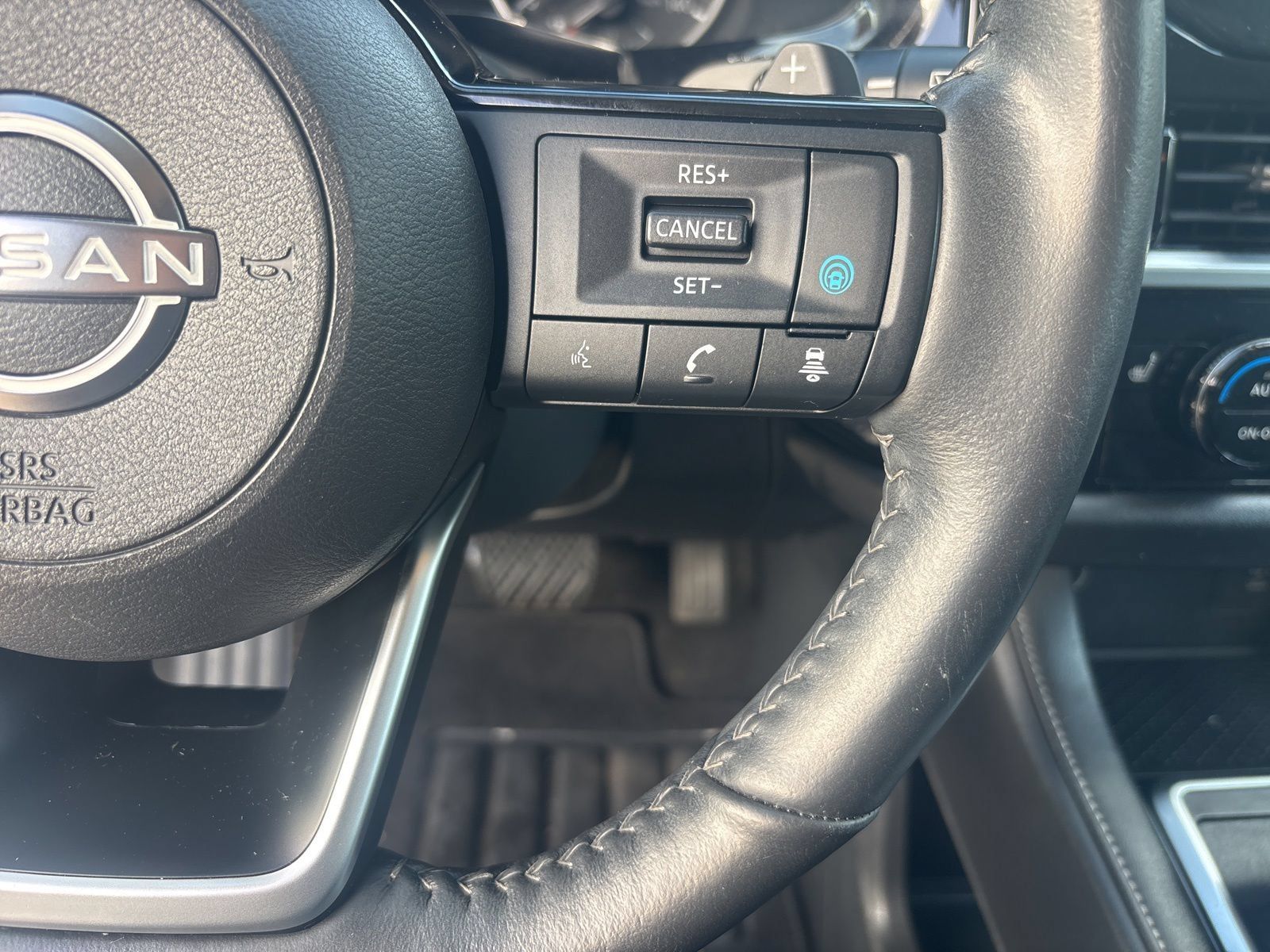 Used 2022 Nissan Pathfinder SL w/ SL Black Package AWD/4WD image 18