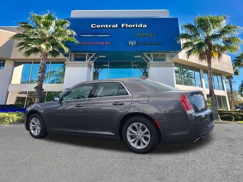 Used 2022 Chrysler 300 Touring RWD image 7