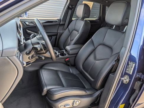 Certified 2024 Porsche Macan AWD/4WD image 5