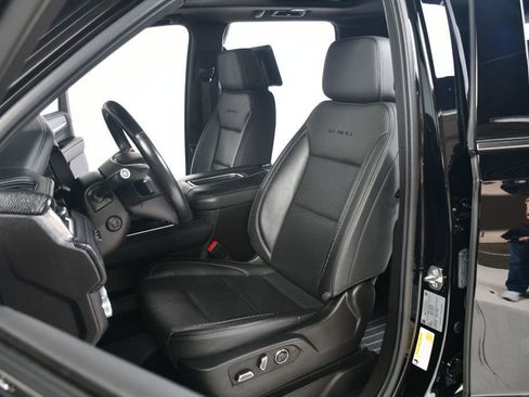 Used 2021 GMC Yukon Denali w/ Denali Premium Package image 32