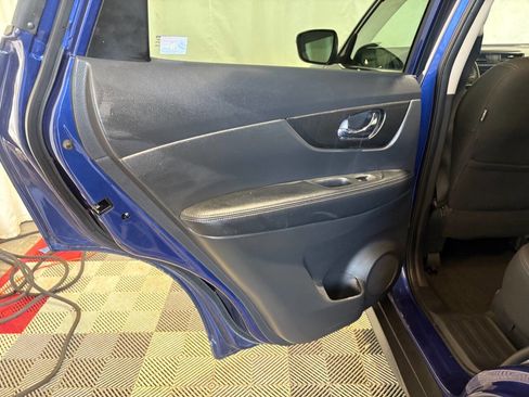 Used 2019 Nissan Rogue SV image 8