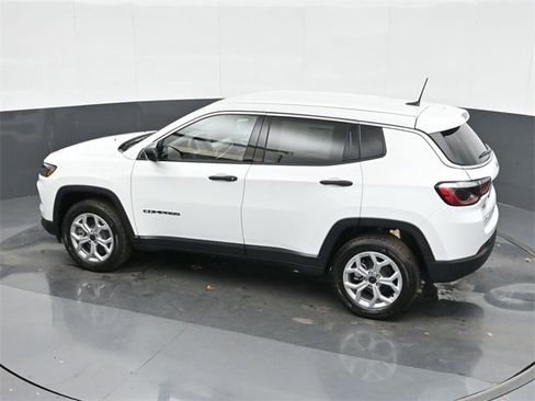 Used 2025 Jeep Compass Sport image 26