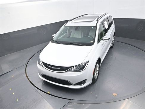 Used 2020 Chrysler Pacifica Limited image 11