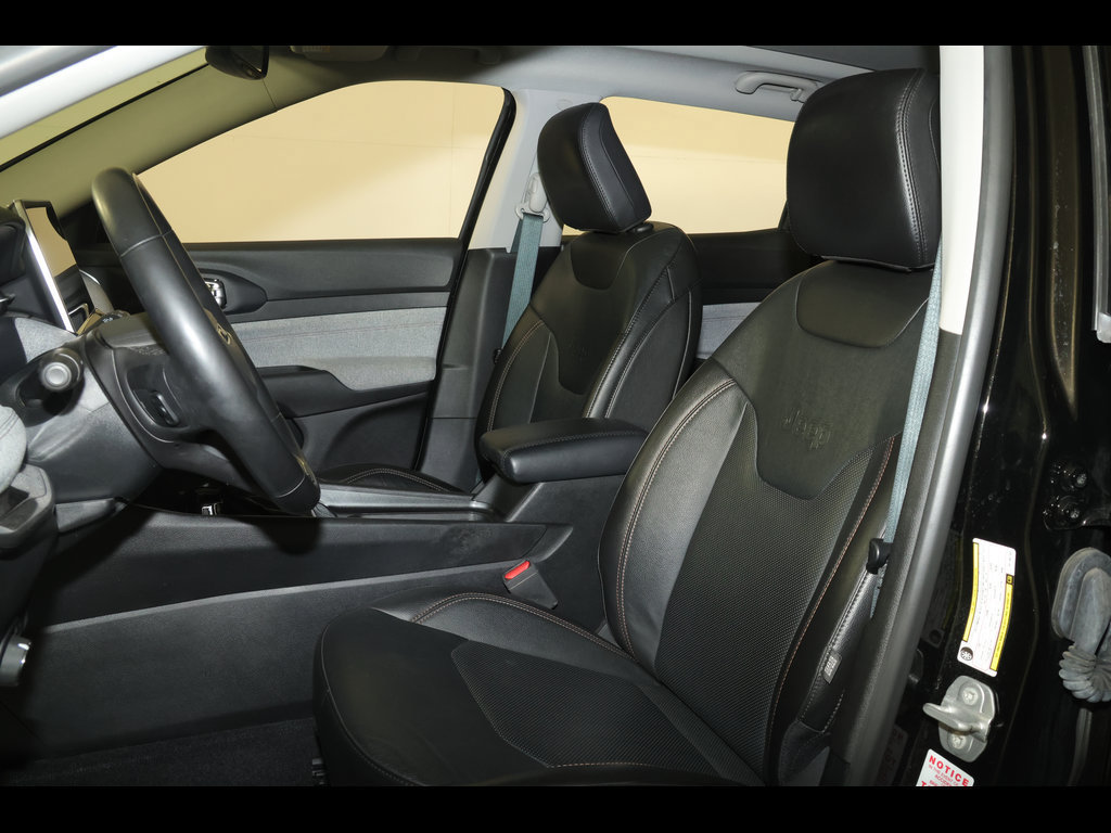 Used 2022 Jeep Compass Latitude w/ Sun and Sound Group AWD/4WD image 25