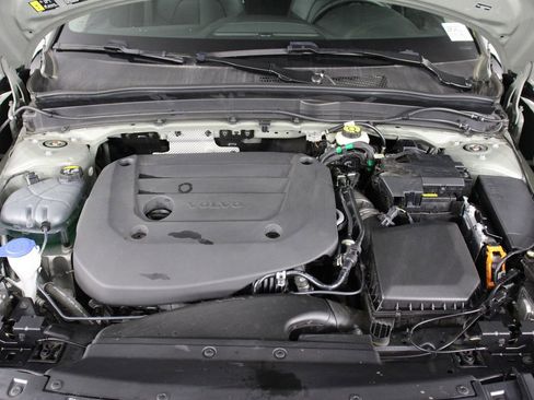 Certified 2025 Volvo XC40 B5 Plus image 24