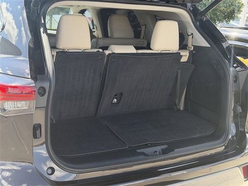 Used 2020 Toyota Highlander Limited image 25