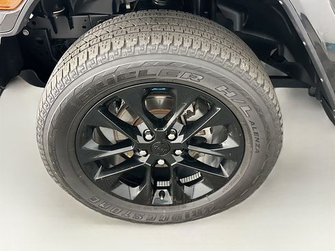 Used 2022 Jeep Wrangler Sahara w/ Cold Weather Group image 11