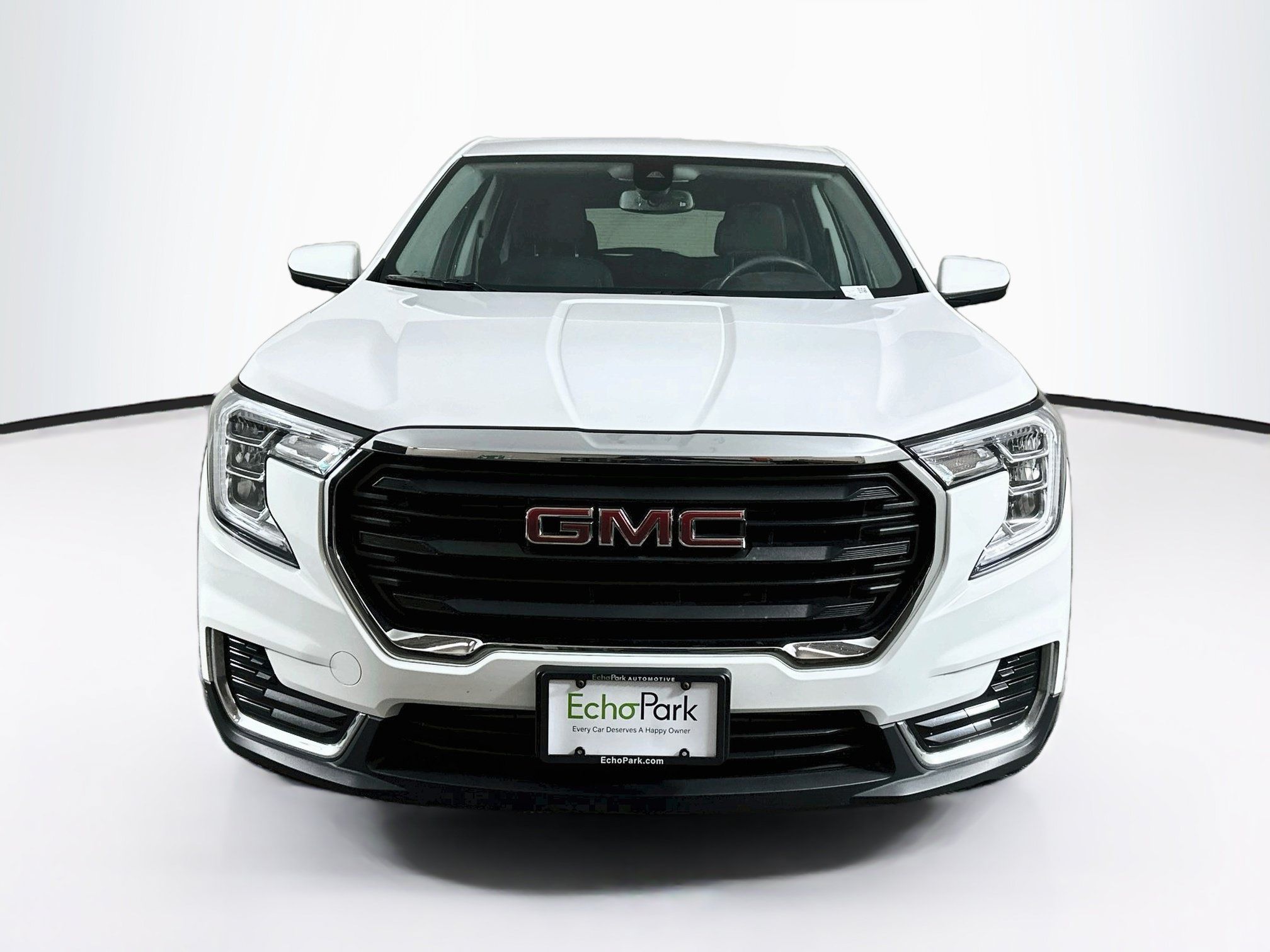 Used 2024 GMC Terrain SLE FWD image 2