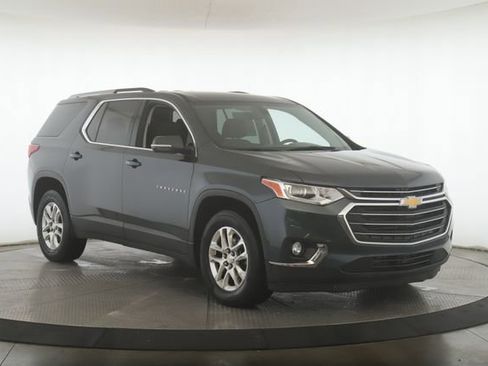 Used 2018 Chevrolet Traverse LT image 2