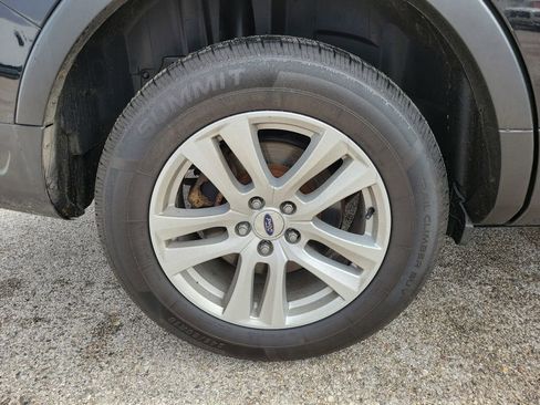 Used 2019 Ford Explorer XLT AWD/4WD image 5