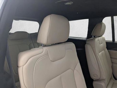 Used 2025 Jeep Grand Cherokee L Limited RWD image 19