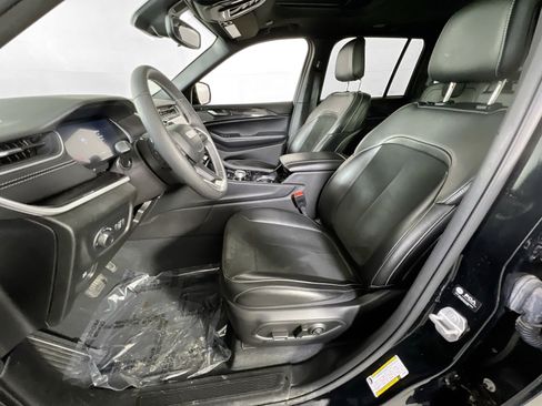 Used 2023 Jeep Grand Cherokee Altitude image 20