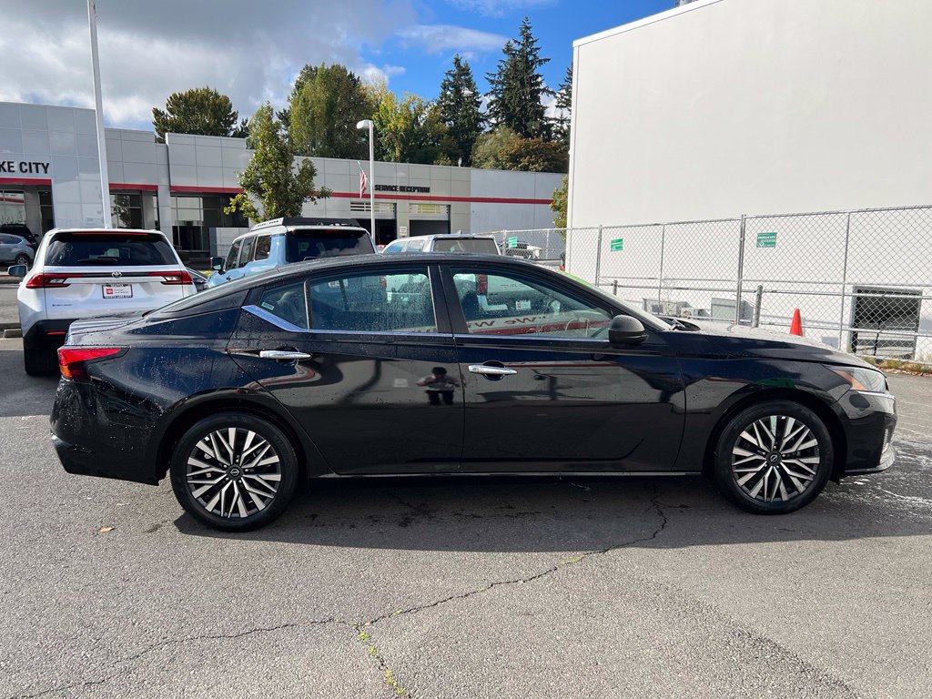 Used 2025 Nissan Altima 2.5 SV FWD image 3