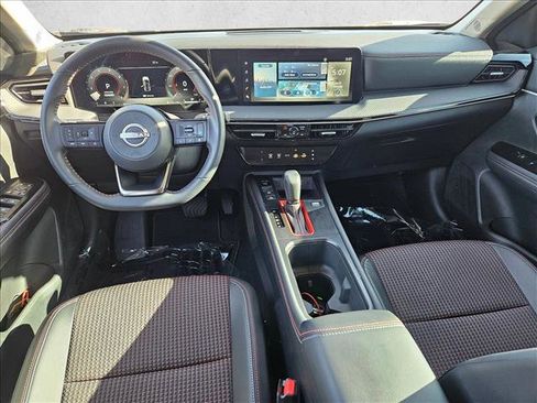 Used 2025 Nissan Kicks SR FWD image 16