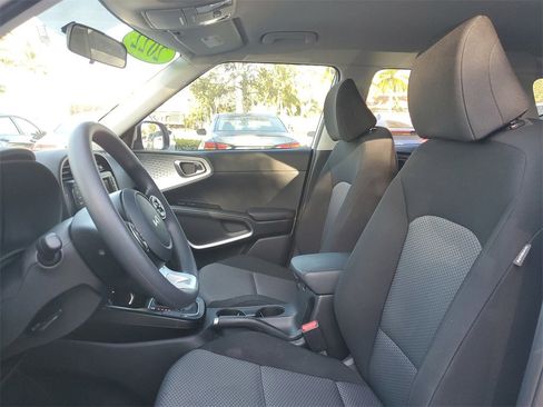 Used 2022 Kia Soul LX image 15