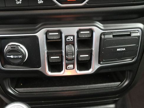 Used 2023 Jeep Gladiator Sport image 22