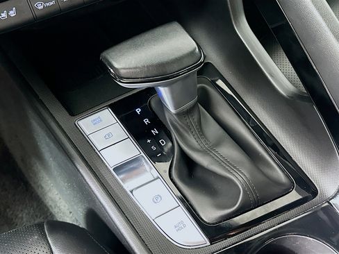 Used 2025 Hyundai Elantra Limited image 25