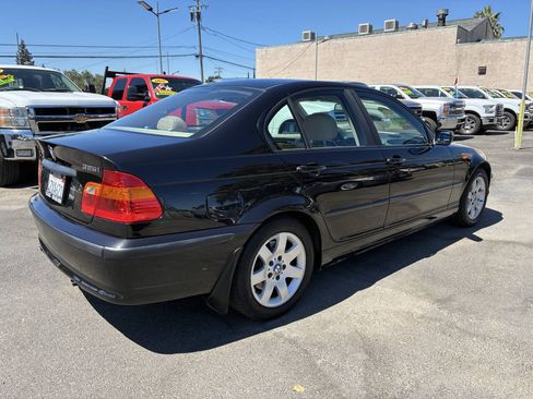 Used 2002 BMW 325i Sedan RWD image 2