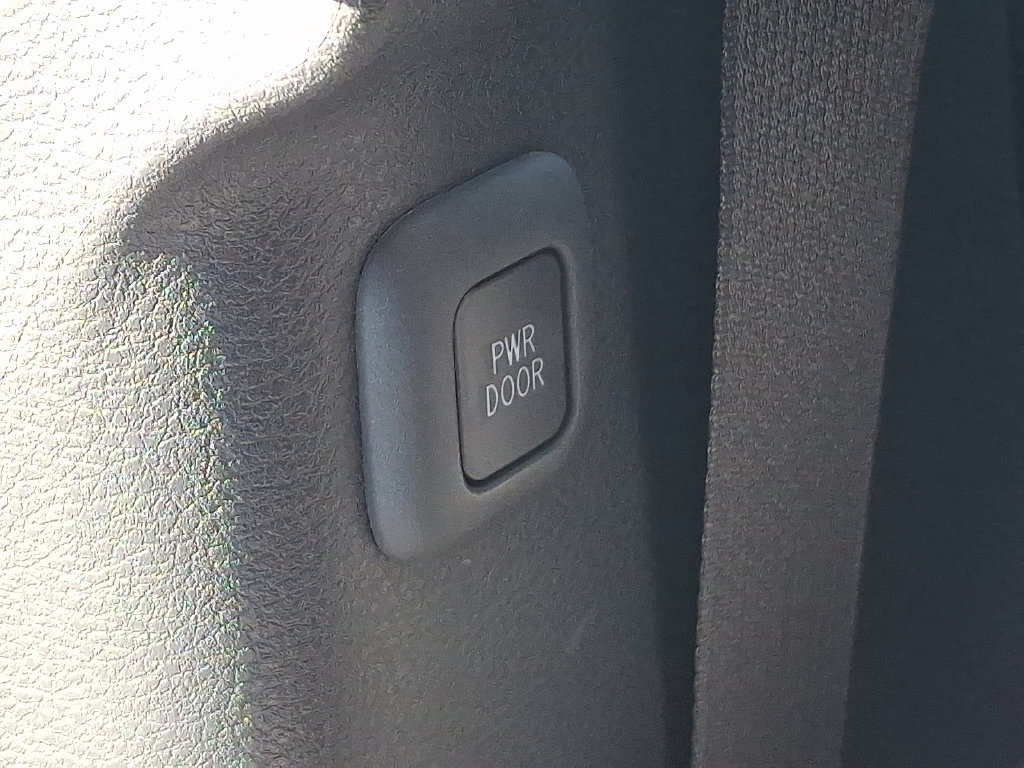 Used 2026 Toyota Sienna Limited FWD image 15