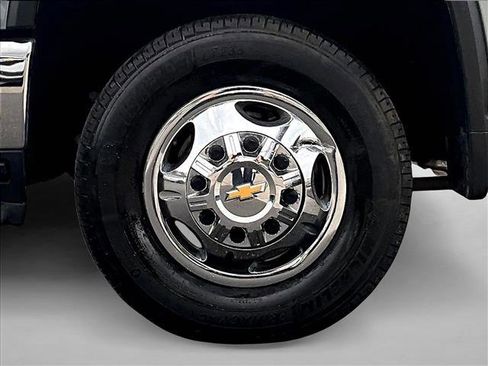 Used 2024 Chevrolet Silverado 3500 LT image 9