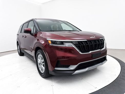 Used 2024 Kia Carnival LX image 12