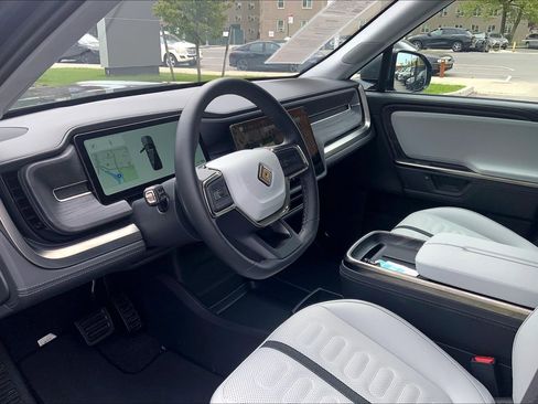 Used 2025 Rivian R1S Adventure AWD/4WD image 17
