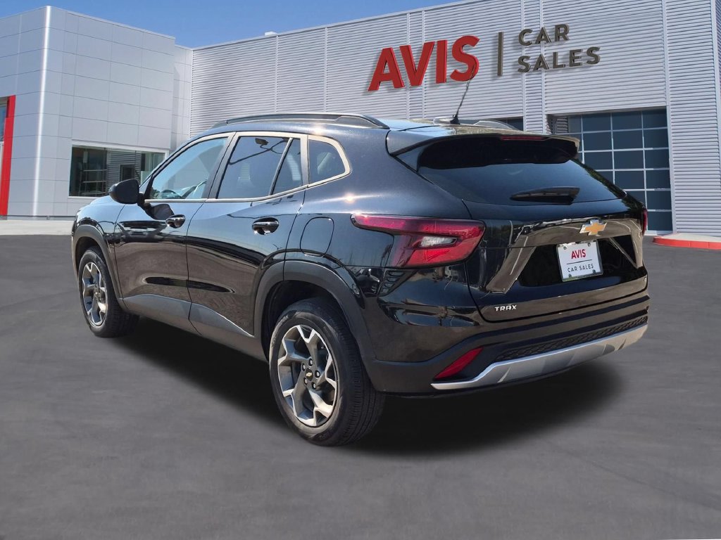 Used 2025 Chevrolet Trax LT w/ LT Convenience Package FWD image 7