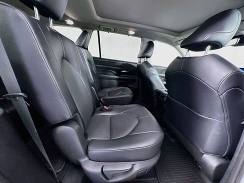 Used 2024 Toyota Grand Highlander AWD image 30