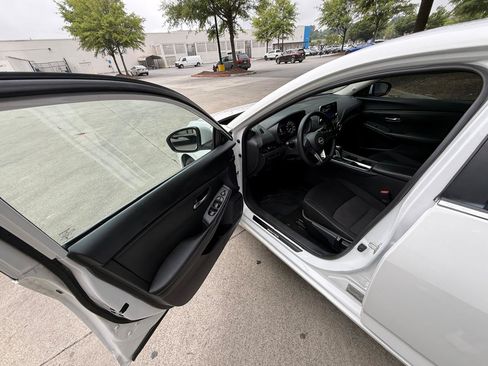 Used 2024 Nissan Sentra SV FWD image 9