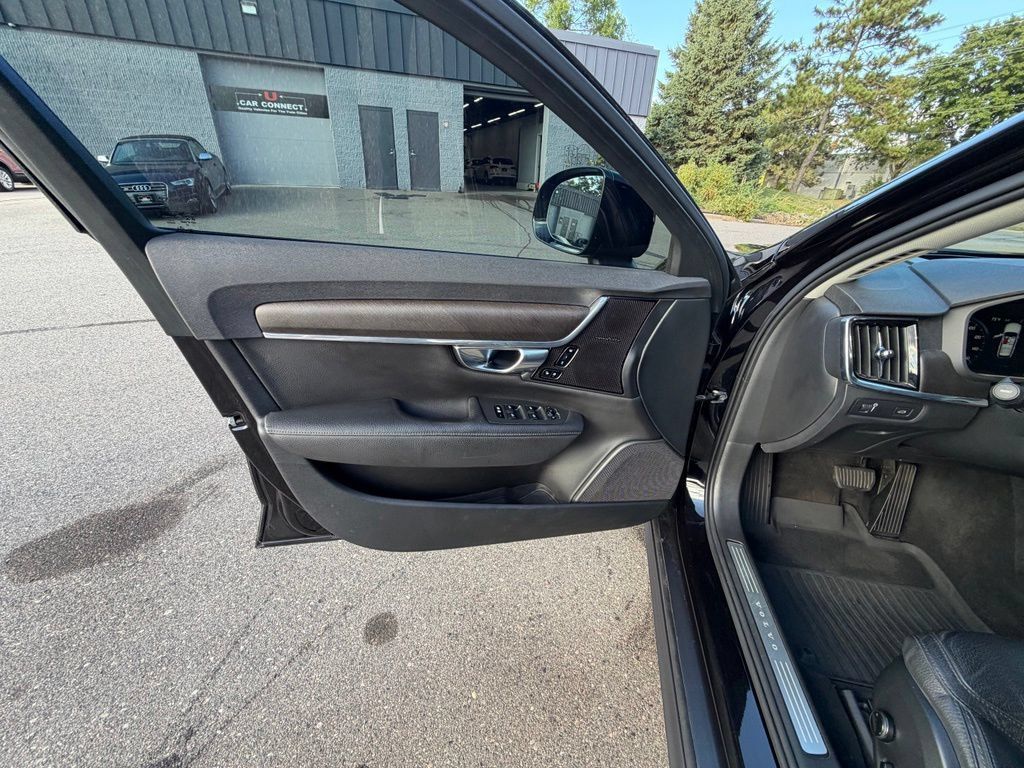 Used 2020 Volvo V90 T6 Cross Country w/ Protection Package Premier AWD/4WD image 14