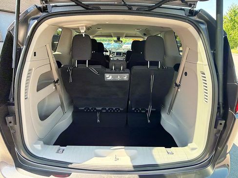 Used 2018 Chrysler Pacifica Touring Plus FWD image 12