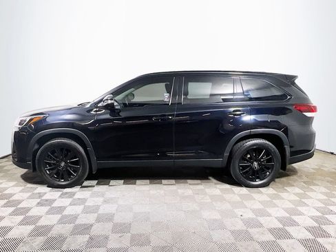 Used 2019 Toyota Highlander SE w/ Nightshade Edition AWD/4WD image 4