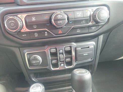 Used 2022 Jeep Wrangler Unlimited Sport image 19