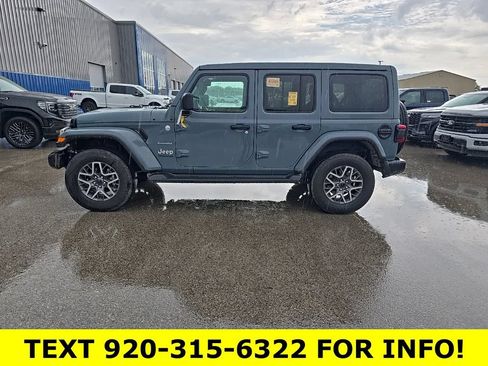 Used 2024 Jeep Wrangler Unlimited Sahara w/ Technology Group AWD/4WD image 3