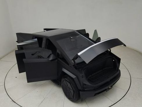 Used 2024 Tesla Cybertruck AWD Crew Cab image 29