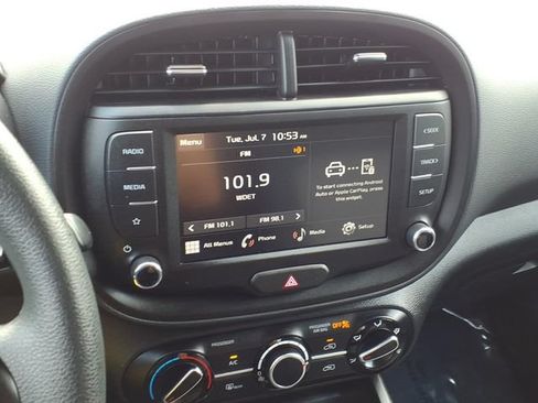 Used 2025 Kia Soul LX FWD image 21