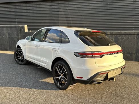 Certified 2025 Porsche Macan image 3